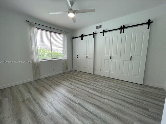 Building Photo - 207 Mallory Ct