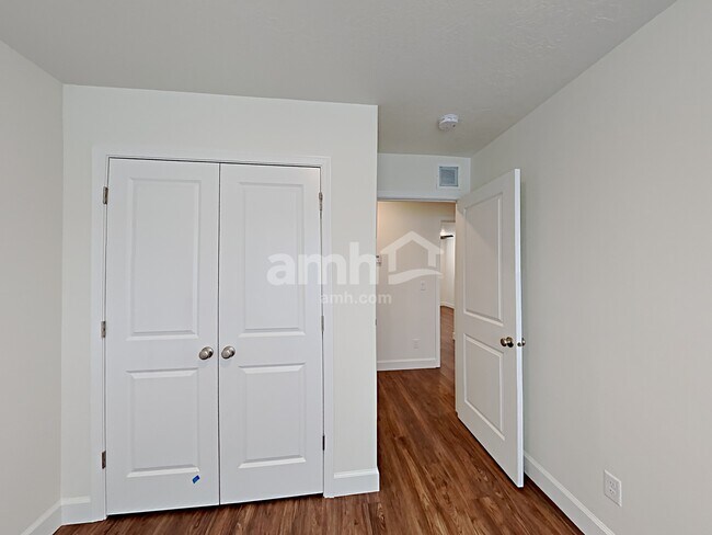 Building Photo - 6088 S Jordan Pkwy W