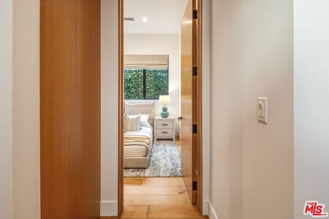 Building Photo - 722 Marine St