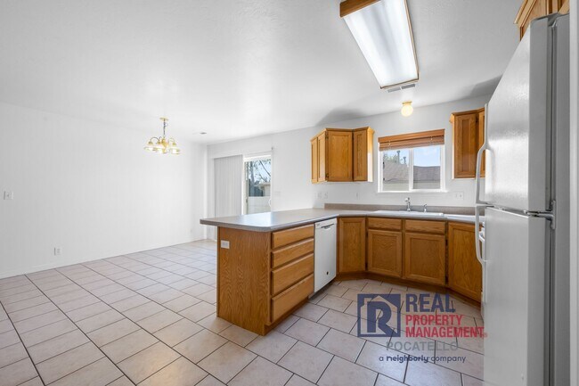 Building Photo - 4330 Henderson Ln