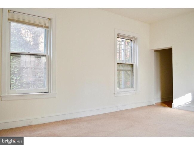 Building Photo - 332 S 17th St