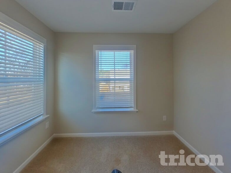 Building Photo - 2 Beautyberry St