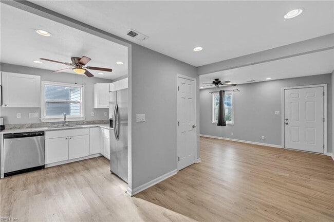 Building Photo - Charming & Fully Updated 4-Bedroom Home – ...