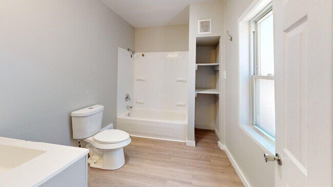 Building Photo - Cudell/West Blvd neighborhood; 4 bedroom/1 bath single family house for rent!