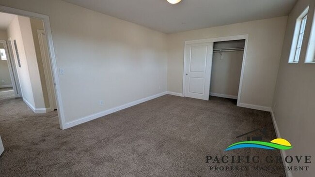 Building Photo - Refined 3-Bedroom Residence Offering Comfort and Function