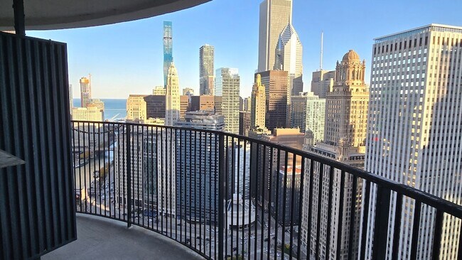 Building Photo - 300 N State St