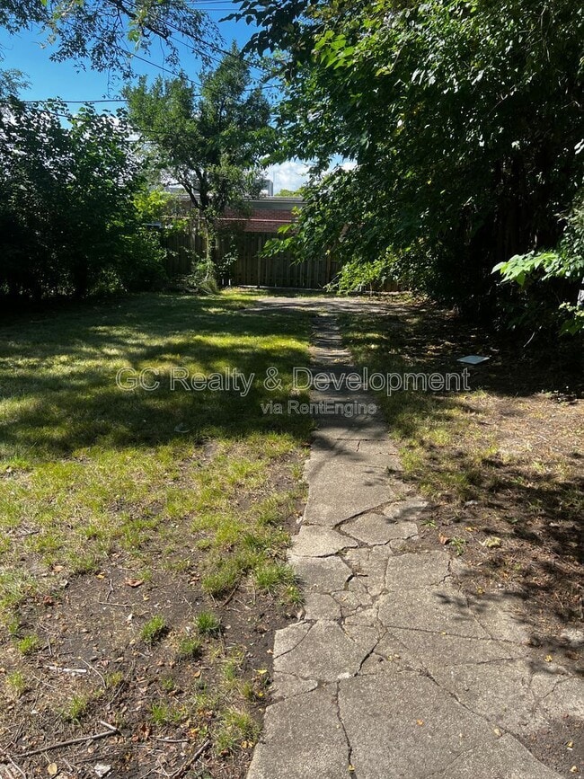 Building Photo - 9528 S Chappel Ave