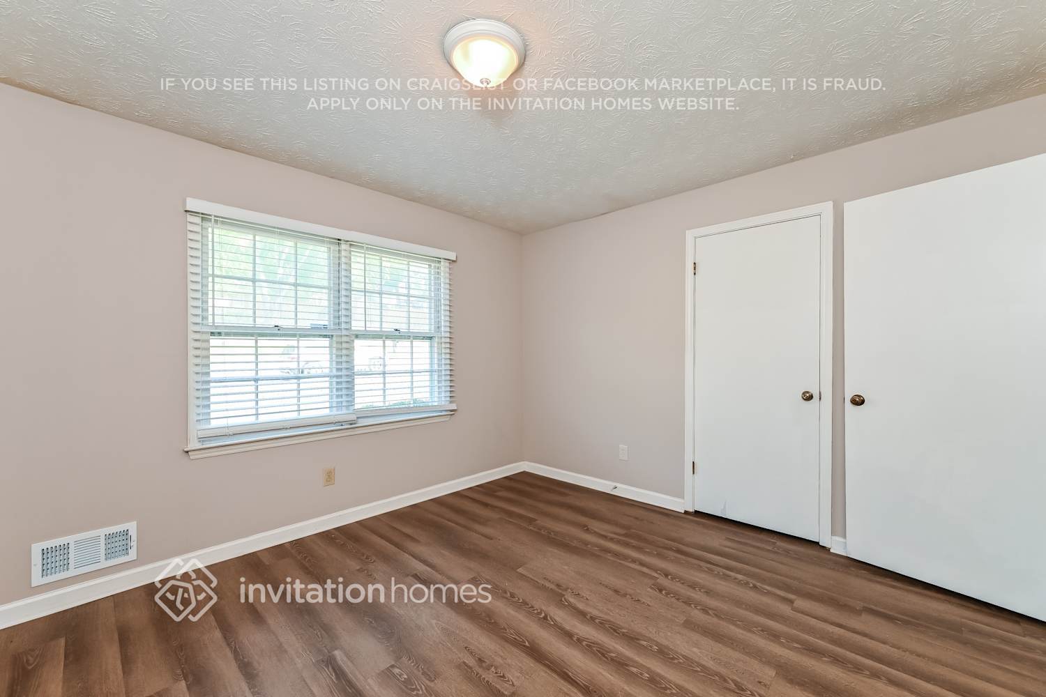 Building Photo - 1460 Sundale Dr