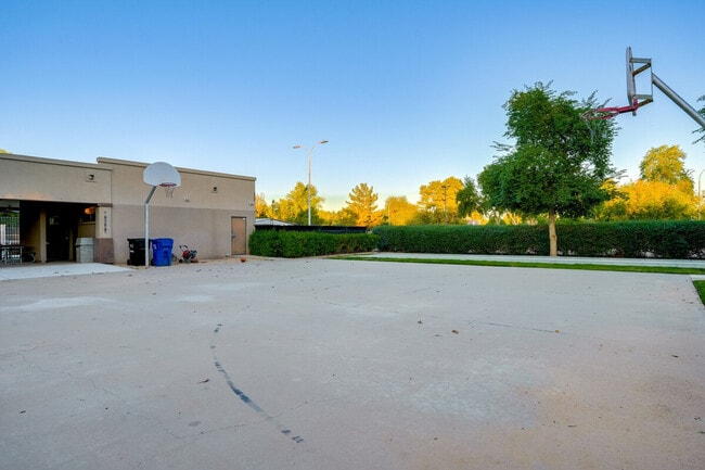 Building Photo - 8637 S Newberry Ln