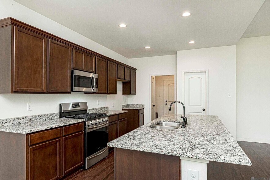 Building Photo - 41437 Cozy Wy