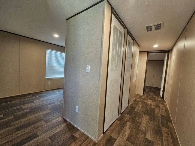 Building Photo - 1078 Myakka Dr