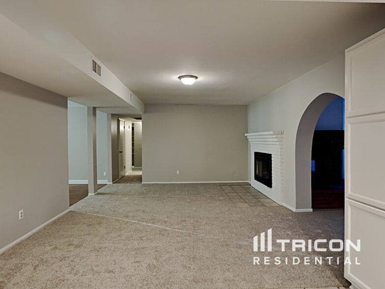 Building Photo - 4832 N 87th Ln