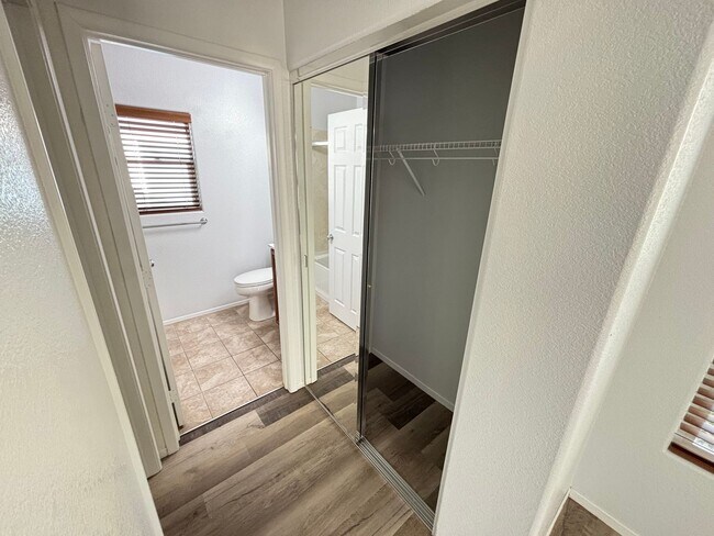 Building Photo - Charming 3 Bedroom, 3 Bathroom, 2-Story Ho...