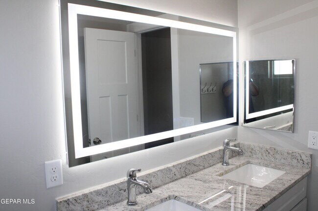 Building Photo - 3133 Fierro Dr