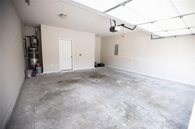 Building Photo - 7955 Pikefarm Trl