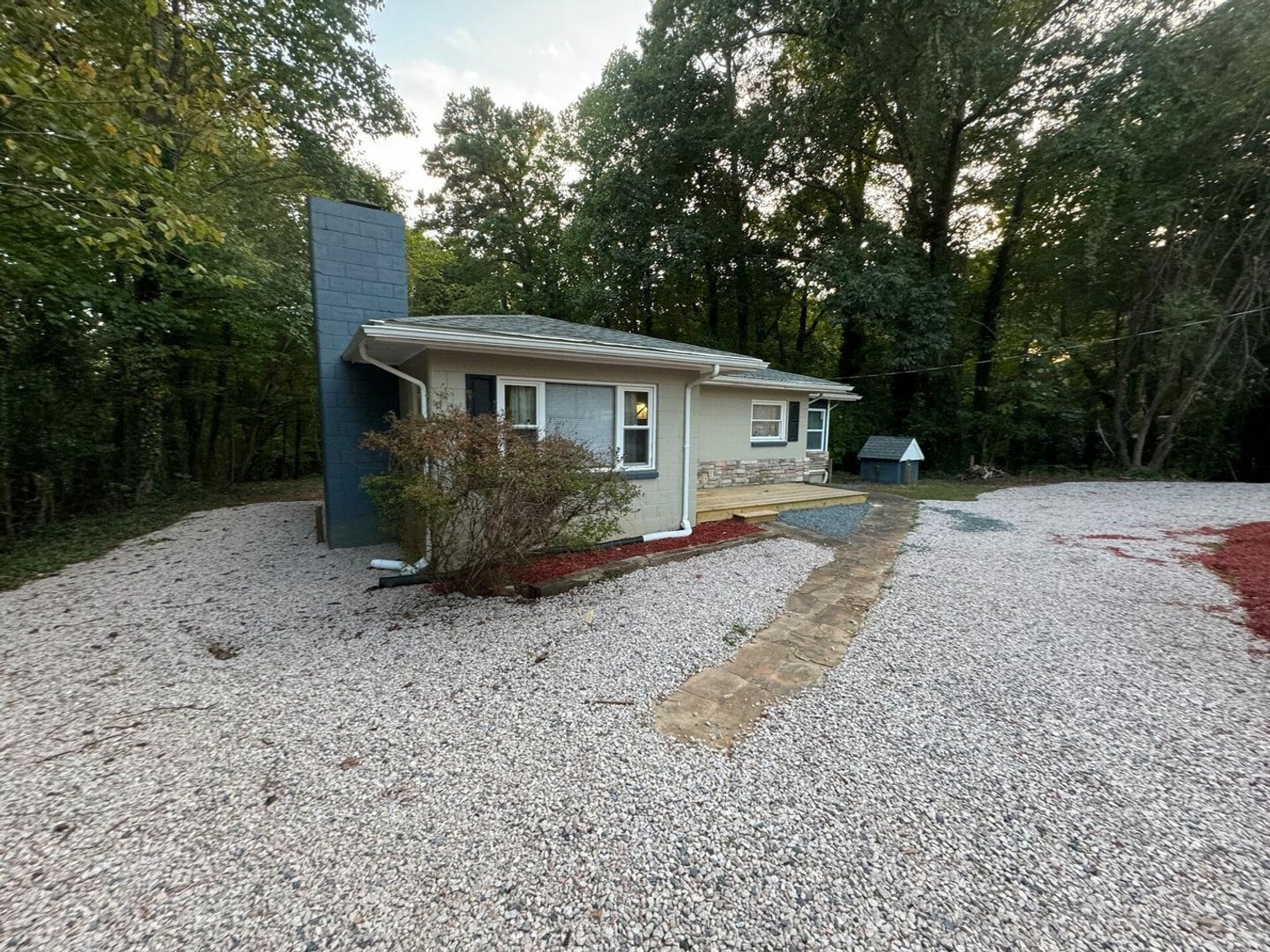Building Photo - 1305 Lynn Rd