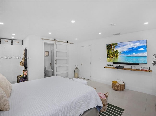 Building Photo - 920 NE 159th St