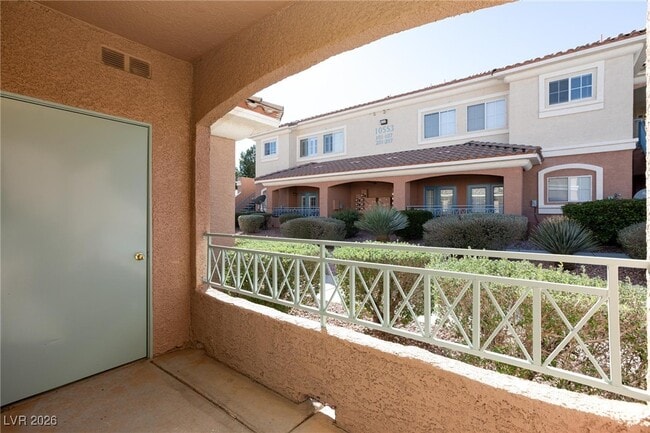 Building Photo - 10525 Pine Glen Ave