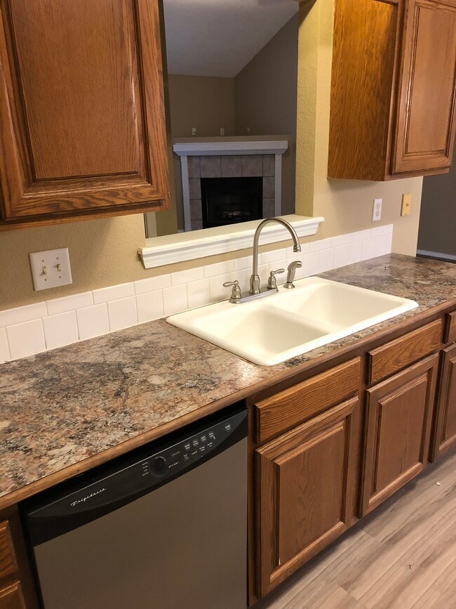 Building Photo - Cass