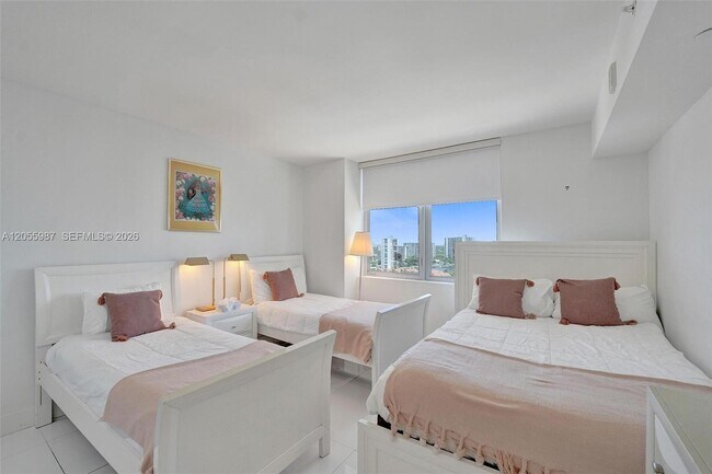 Building Photo - 2600 E Hallandale Beach Blvd