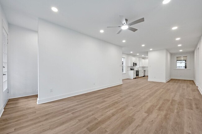 Building Photo - Top of the line House in West Campus for A...