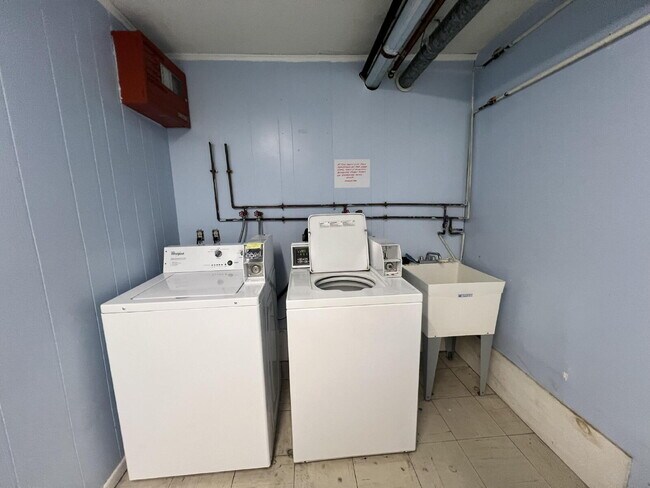 Building Photo - Price reduced! June 1st move in! Tour 5/22...