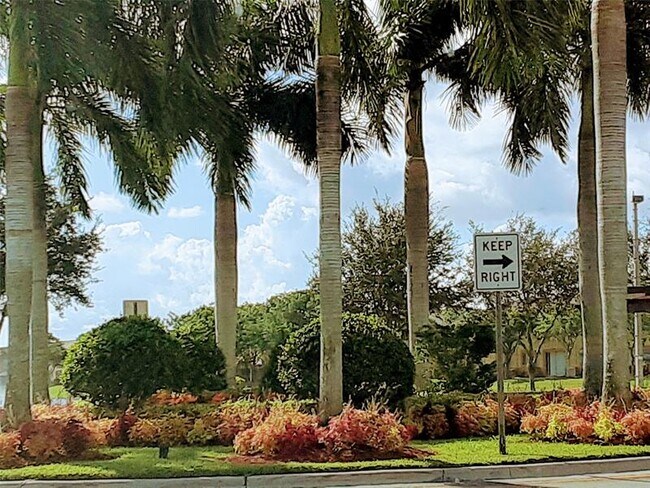 Building Photo - 1425 SE 24th Ct