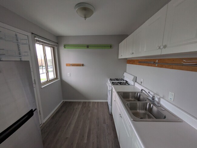 Kitchen - 17 East California Avenue