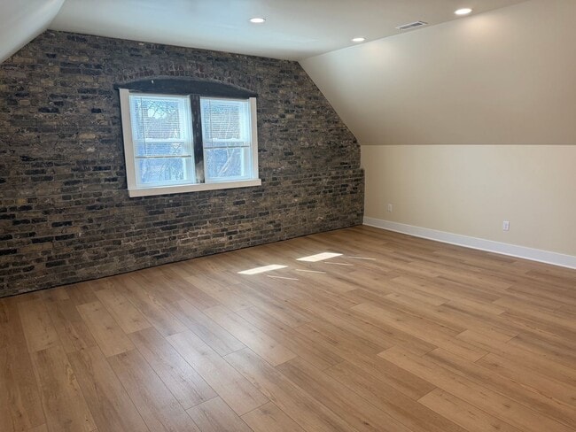 Building Photo - 815 E Locust St