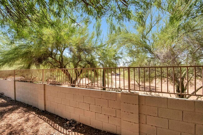 Building Photo - 8951 E Red Mountain Ln