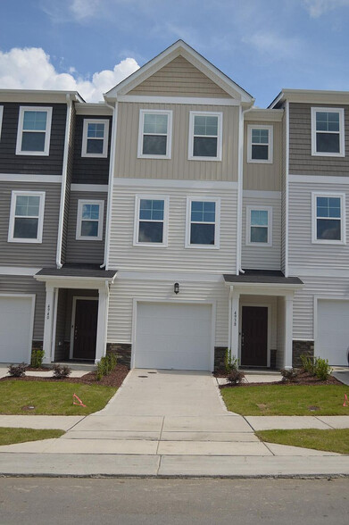 Primary Photo - Room in Townhome on Southern Magnolia Dr