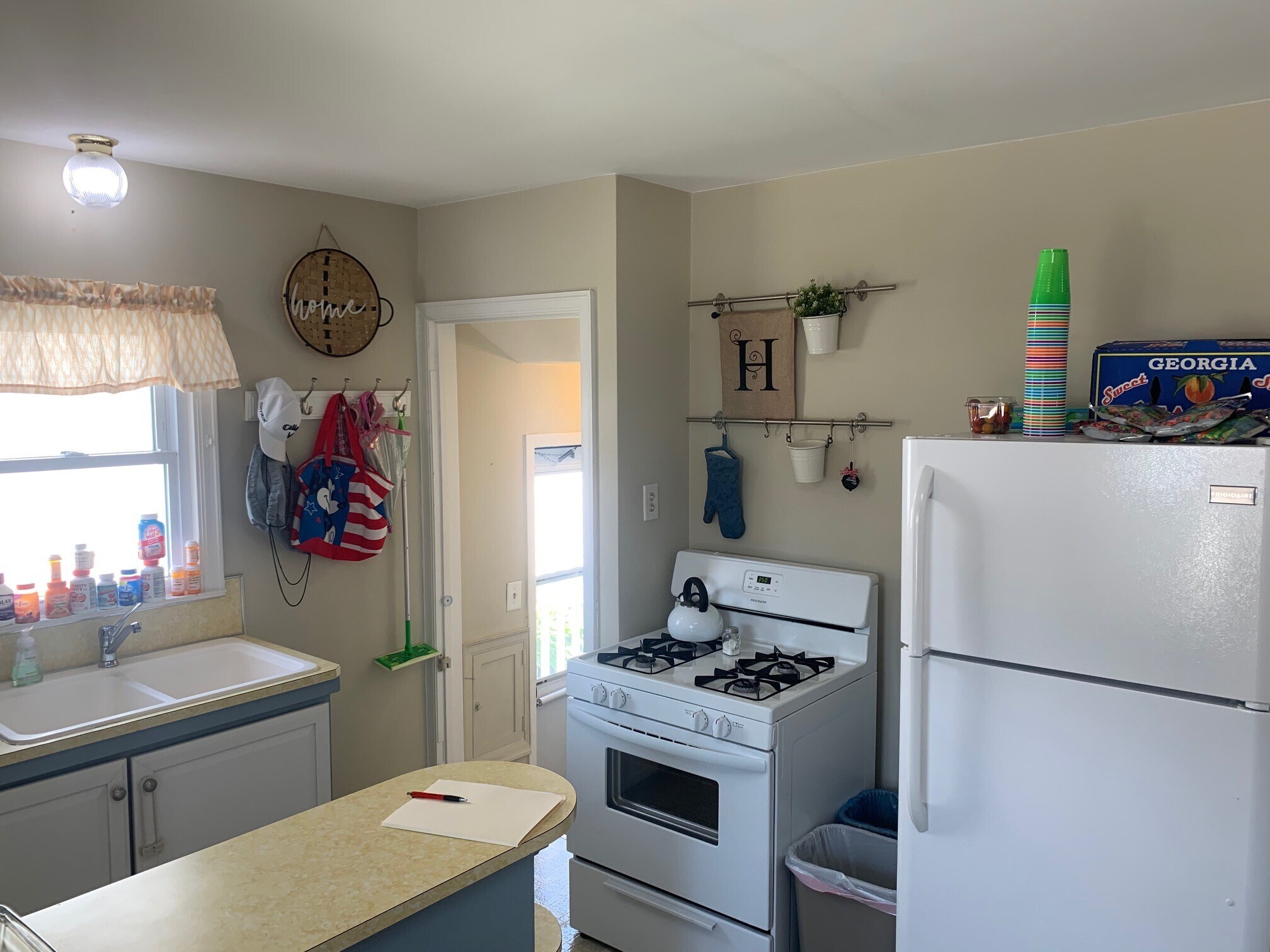 Kitchen Appliances - 1121 Harry Ct