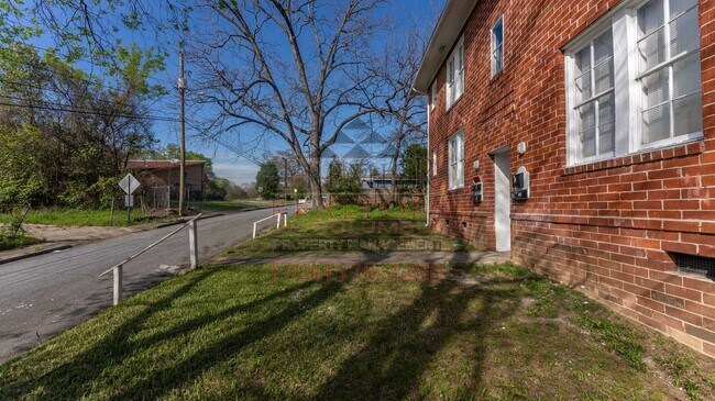 Building Photo - 852 Fulton Ave