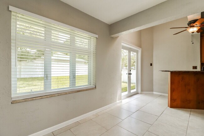 Building Photo - 8807 Wellesly Ct