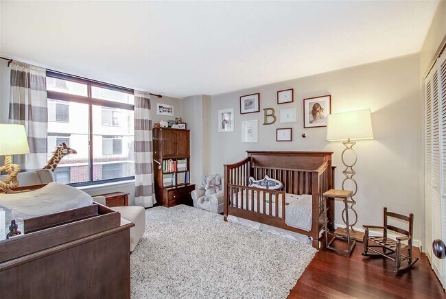 Building Photo - 700 1st St