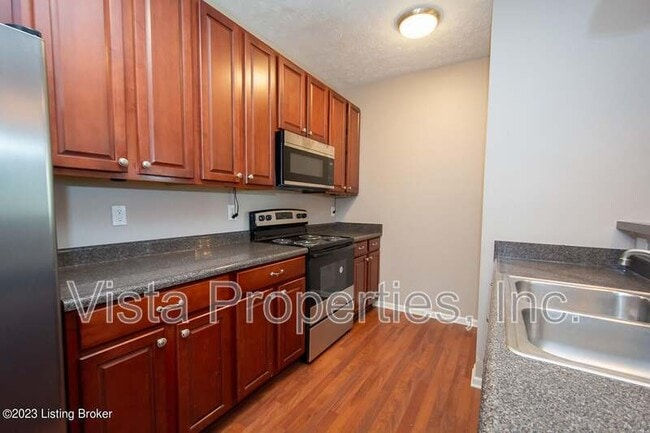 Building Photo - 2704 Bradford Commons Dr