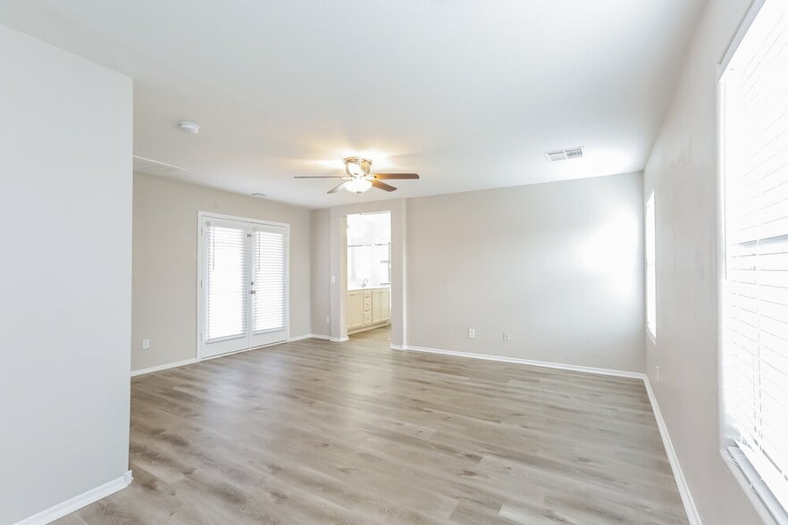 Building Photo - 3020 S 94th Ave