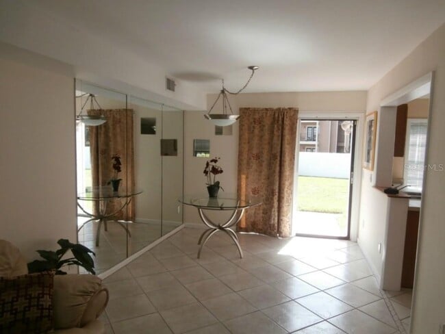 Building Photo - 2/2 Townhome UCF area
