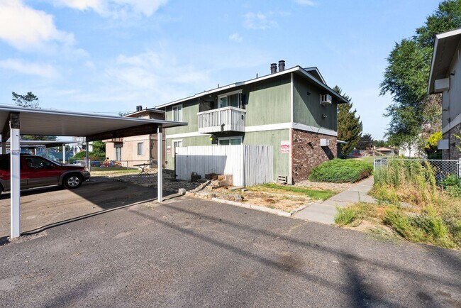 Building Photo - 6125 N Addison St