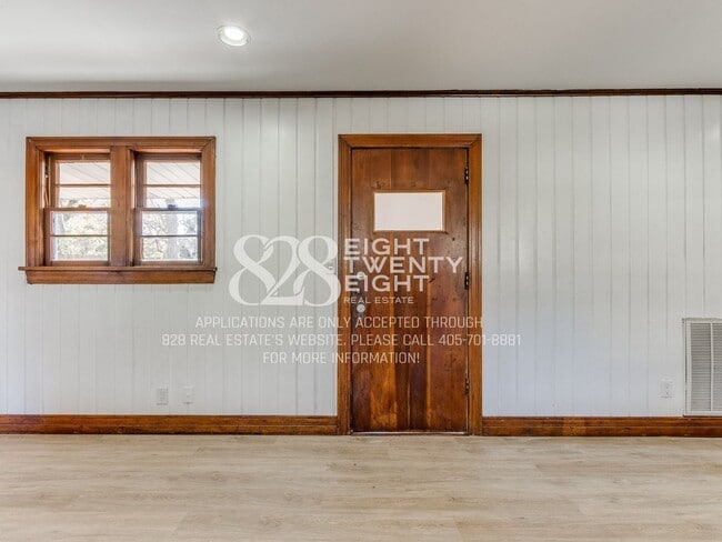Building Photo - **COMING SOON FOR JUNE 2026 MOVE IN!** 3 BED/2 BATH DUPLEX - CLOSE TO CAMPUS!