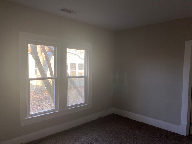 Building Photo - 2/2/1 with Bonus Room in Quiet West Sherma...