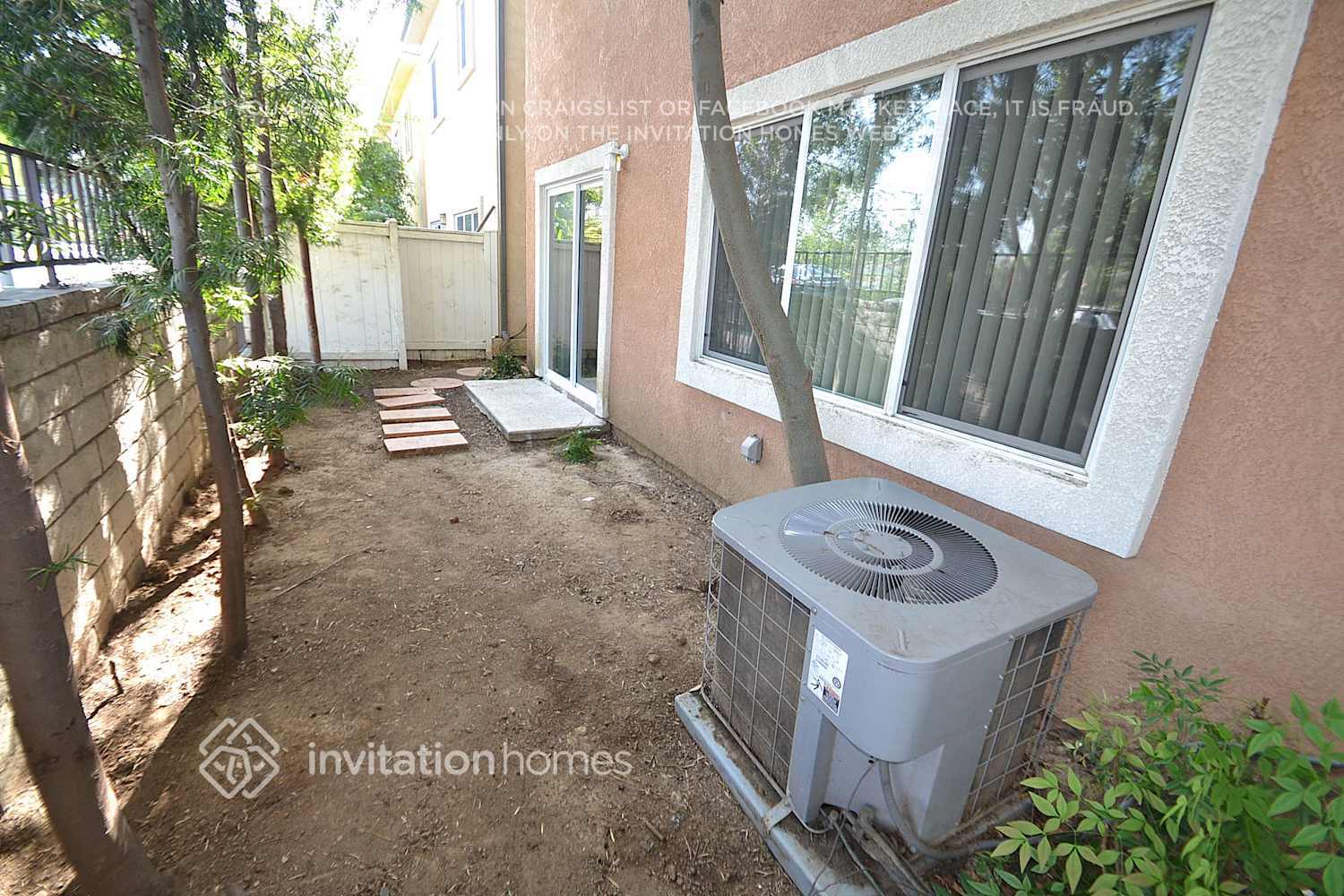 Building Photo - 20300 Vanowen St