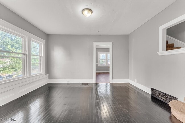 Building Photo - 3249 Hyde Park Ave