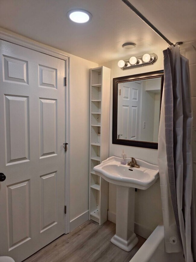 Building Photo - 3723 Kewanee Dr