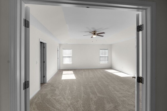 Building Photo - Immaculate 5-bedroom Paradise!