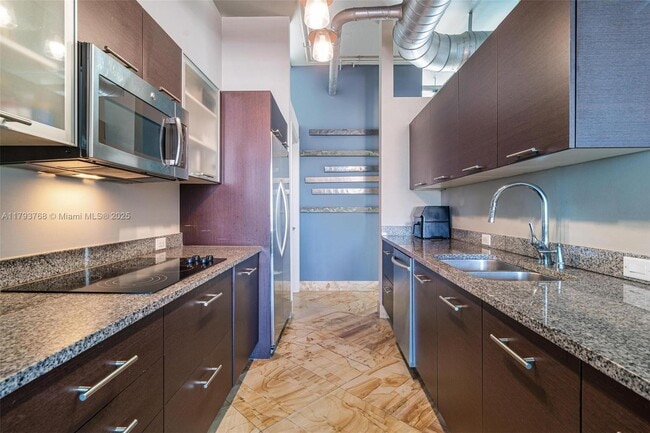 Building Photo - 3029 NE 188th St