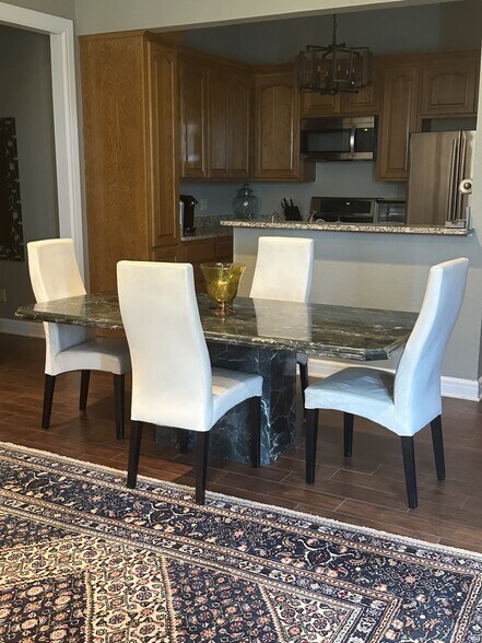 Dining area - 38400 Interstate 10 W