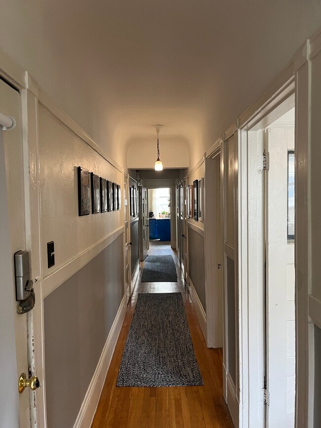 Building Photo - 19 Sharon St