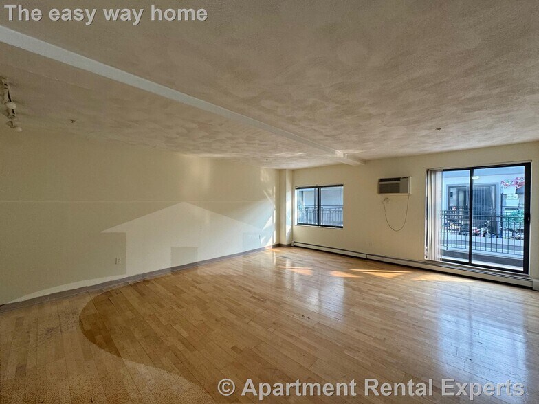 Building Photo - 373 Highland Ave