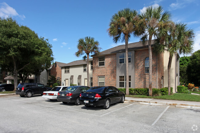 Building Photo - Crystal Pointe Apartments